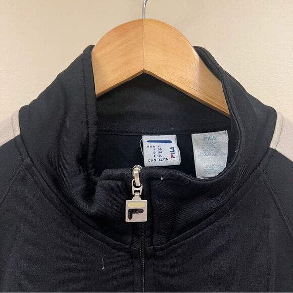 Fila 90s vintage zip up jacket.   Size XL - Picture 3 of 8